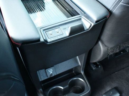 Used 2025 Toyota Sienna XSE image 66