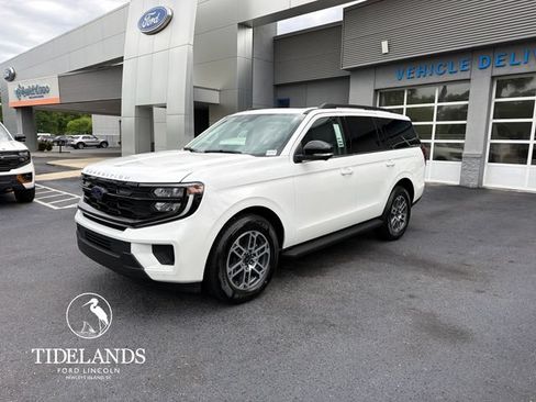 New 2026 Ford Expedition Active RWD image 3
