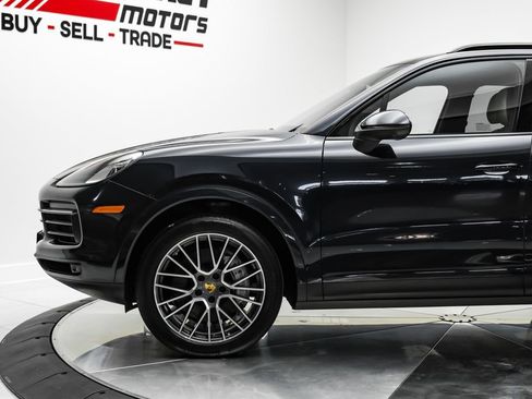 Used 2023 Porsche Cayenne w/ Premium Package AWD/4WD image 17