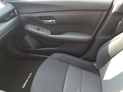 Used 2025 Nissan Sentra SV FWD image 34