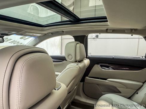 Used 2013 Cadillac XTS Premium image 13