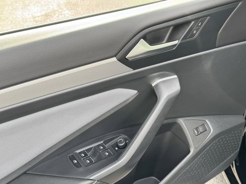 Used 2025 Volkswagen Jetta SE image 14