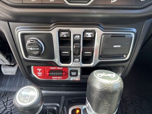 Used 2018 Jeep Wrangler Unlimited Rubicon image 38