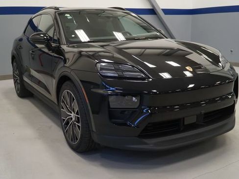 New 2026 Porsche Macan 4 Electric image 12