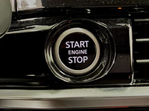 Used 2022 Nissan Pathfinder S FWD image 28