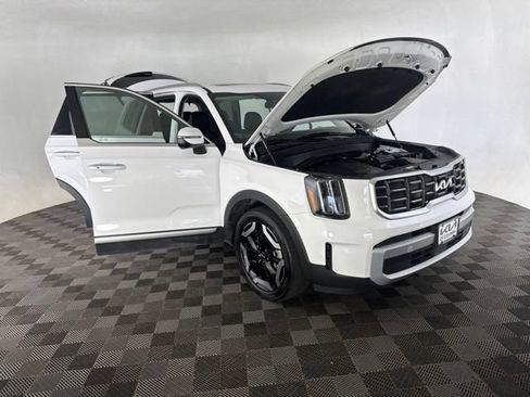 Certified 2025 Kia Telluride S FWD image 14