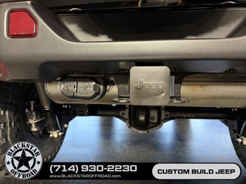 Used 2025 Jeep Wrangler Unlimited Rubicon w/ Convenience Group AWD/4WD image 14
