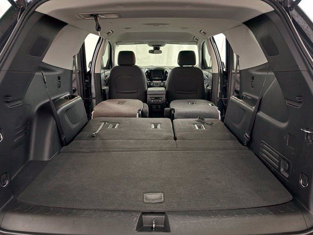 Used 2021 Chevrolet Traverse LT FWD image 13