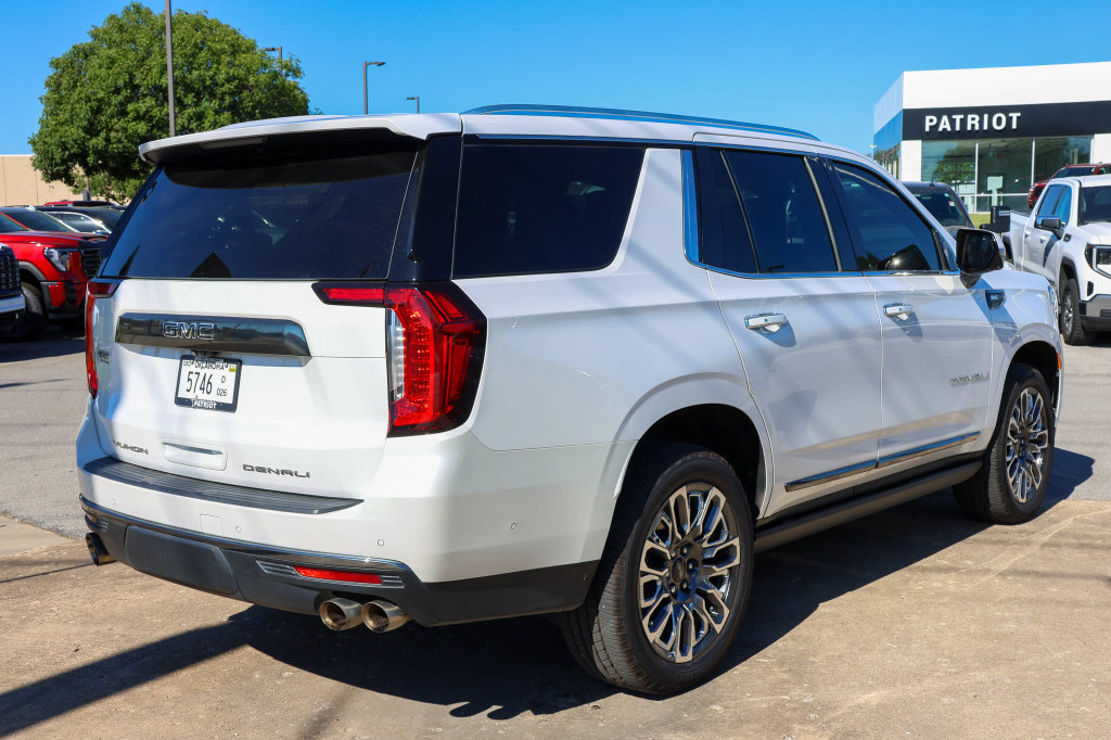 Used 2023 GMC Yukon Denali Ultimate AWD/4WD image 3