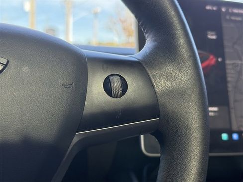 Used 2021 Tesla Model Y Long Range image 21