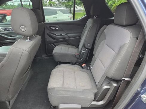 Used 2023 Chevrolet Traverse LT FWD image 11