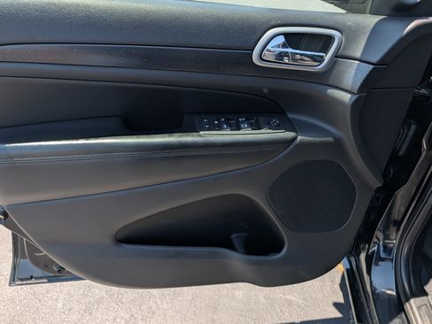 Used 2017 Jeep Grand Cherokee Altitude AWD/4WD image 14
