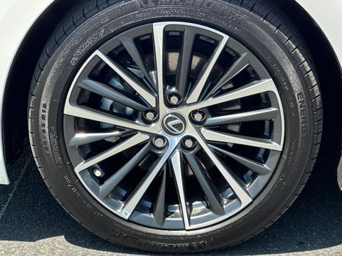 Used 2024 Lexus ES 350 w/ Premium Package FWD image 11