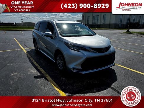 Used 2023 Toyota Sienna XLE AWD/4WD image 1