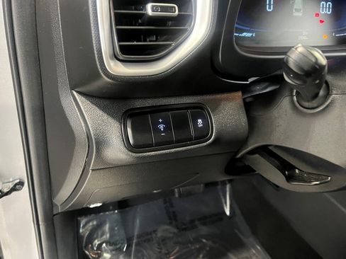 Used 2023 Hyundai Venue SEL image 26