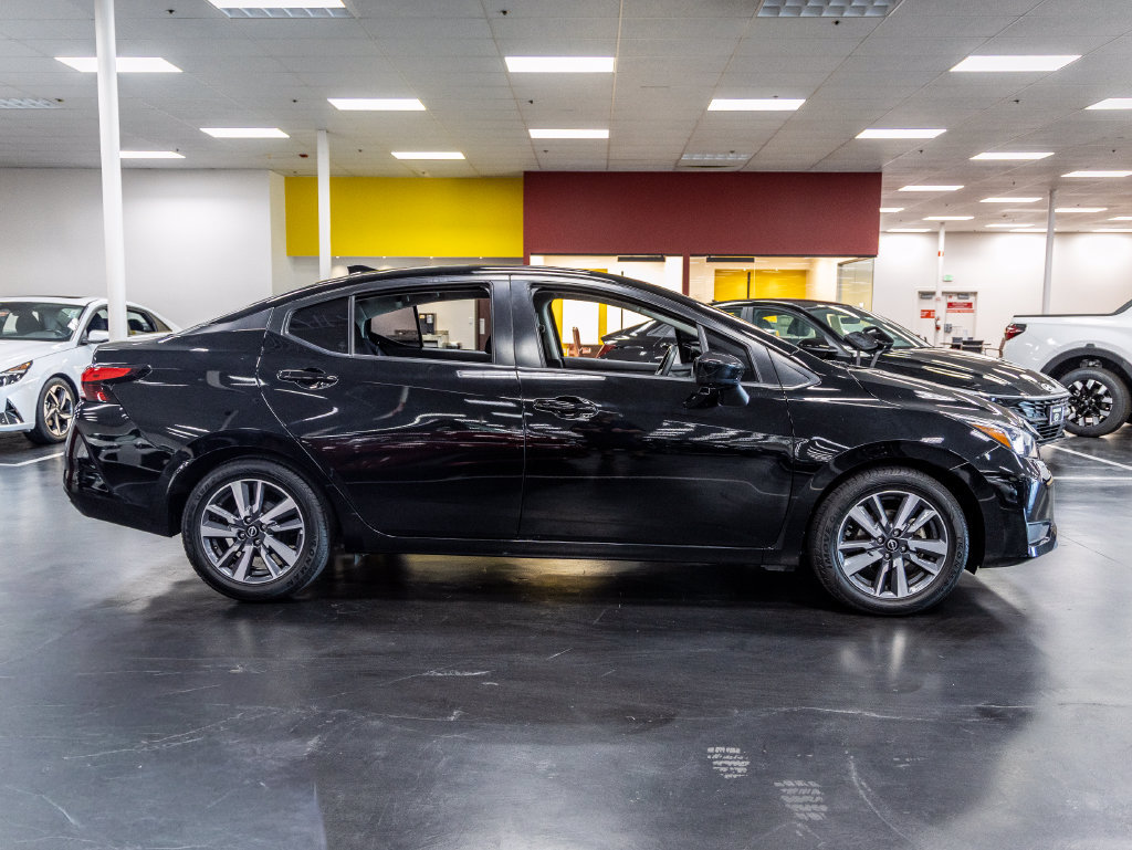 Used 2023 Nissan Versa SV FWD image 7