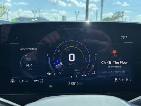 Used 2025 Chevrolet Traverse Z71 image 3