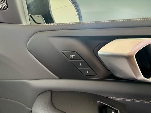 Used 2026 BMW X7 xDrive40i w/ M Sport Package image 36