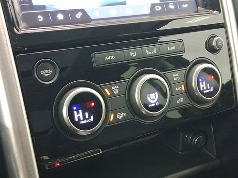 Used 2017 Land Rover Discovery HSE image 18