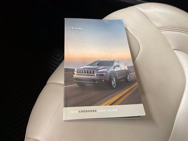 Used 2016 Jeep Cherokee Limited AWD/4WD image 38