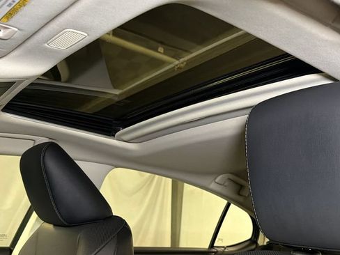 Used 2022 Lexus ES 350 w/ Premium Package FWD image 6