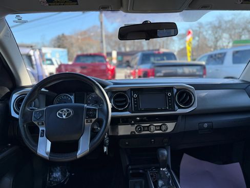 Used 2017 Toyota Tacoma 2WD Access Cab image 17