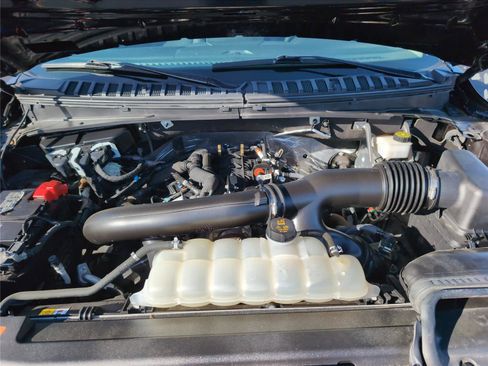 Used 2024 Ford Expedition XLT image 14