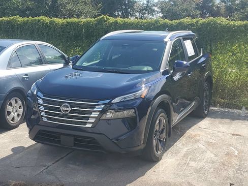 Certified 2025 Nissan Rogue SV w/ SV Premium Package FWD image 1