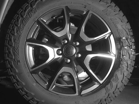 Used 2025 Jeep Compass Trailhawk AWD/4WD image 14