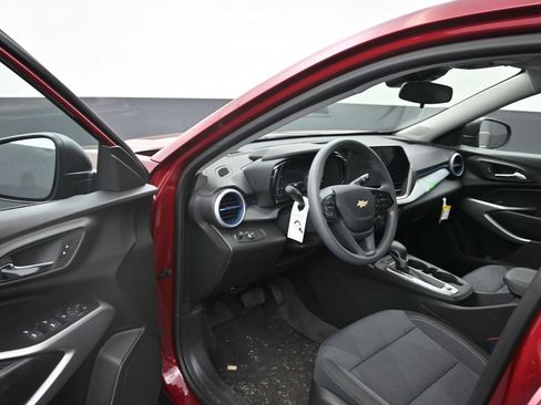 Used 2025 Chevrolet Trax LS FWD image 10