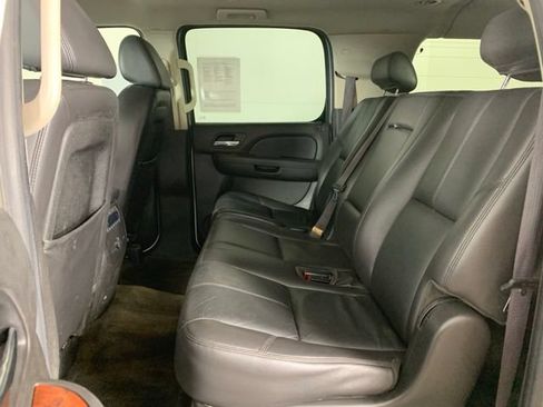Used 2009 Chevrolet Suburban LT AWD/4WD image 7