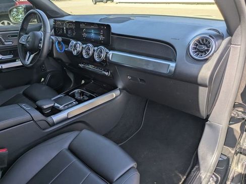 Used 2023 Mercedes-Benz GLB 250 image 30