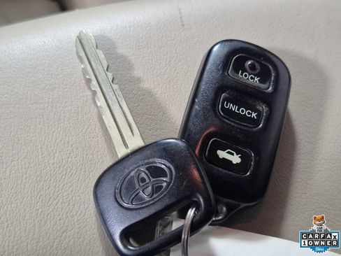 Used 2004 Toyota Avalon XL image 23