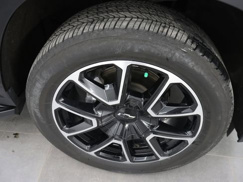 Used 2023 Chevrolet Suburban RST w/ Luxury Package AWD/4WD image 3