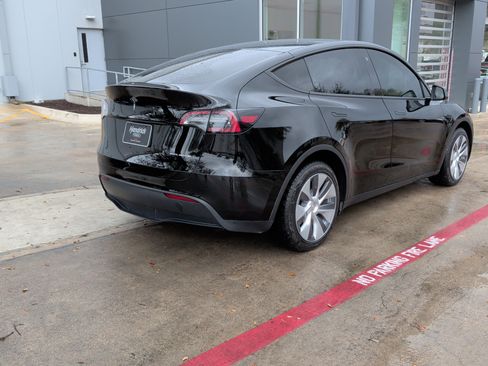 Used 2023 Tesla Model Y Long Range image 10