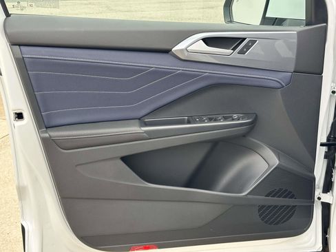 New 2026 Volkswagen Taos SEL AWD/4WD image 13