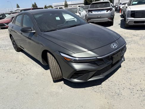 Used 2026 Hyundai Elantra Sport FWD image 3