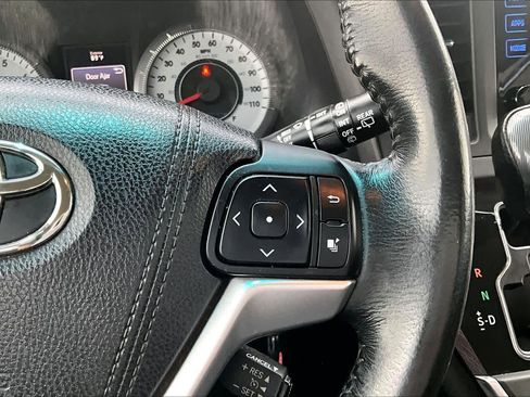 Used 2015 Toyota Sienna SE FWD image 24