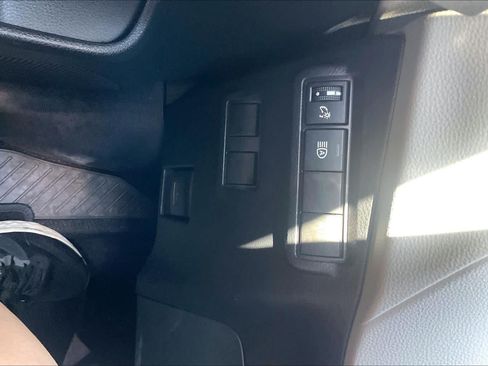 Used 2025 Toyota Corolla Cross LE FWD image 33