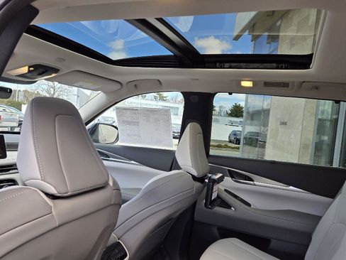 New 2026 INFINITI QX60 Luxe w/ Family Package AWD/4WD image 11
