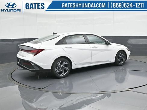 New 2025 Hyundai Elantra Sport image 2