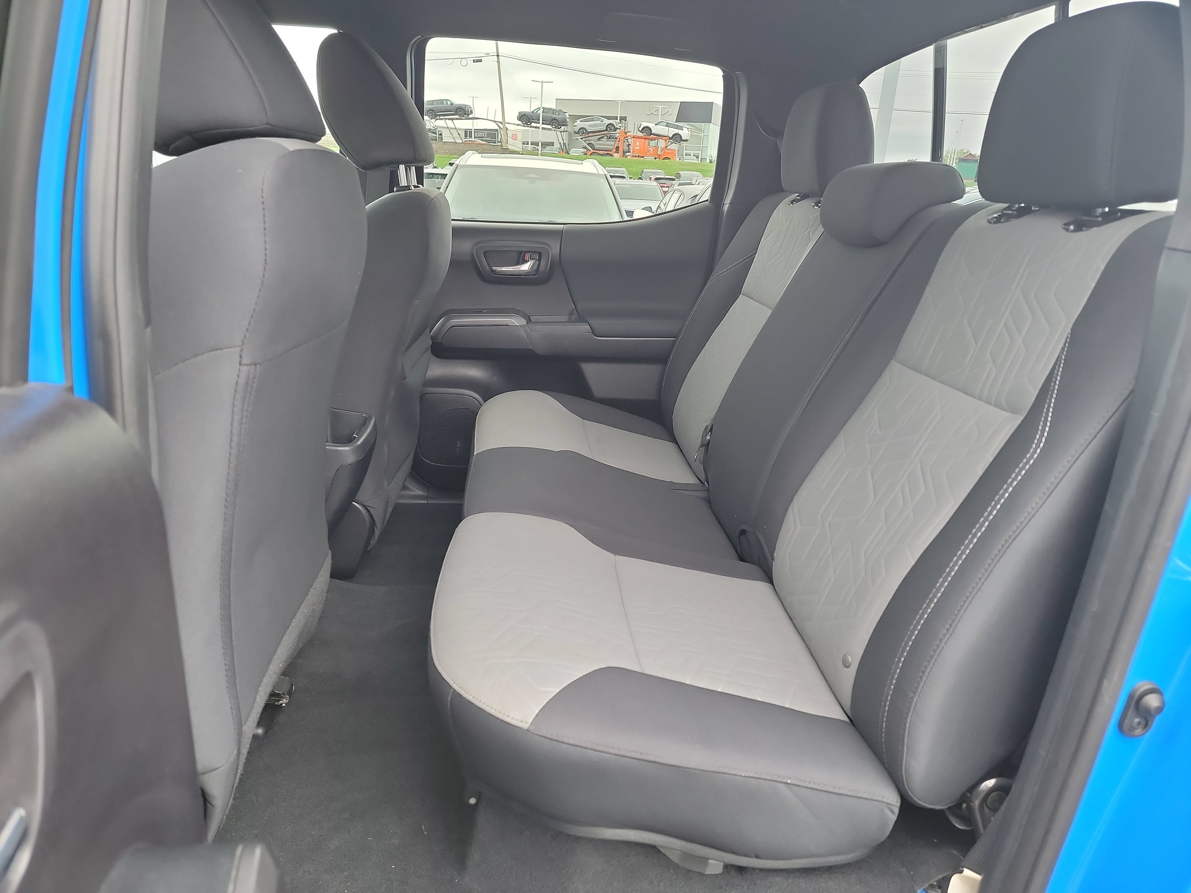 Used 2020 Toyota Tacoma TRD Off-Road AWD/4WD image 27