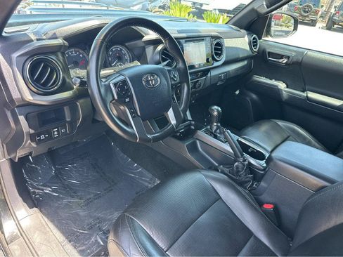 Used 2019 Toyota Tacoma TRD Sport w/ TRD Premium Sport Package RWD image 16