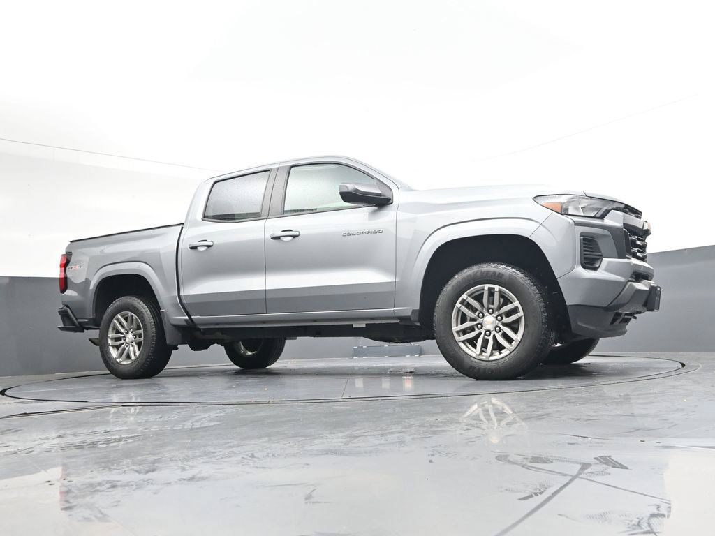 Used 2023 Chevrolet Colorado LT AWD/4WD image 36