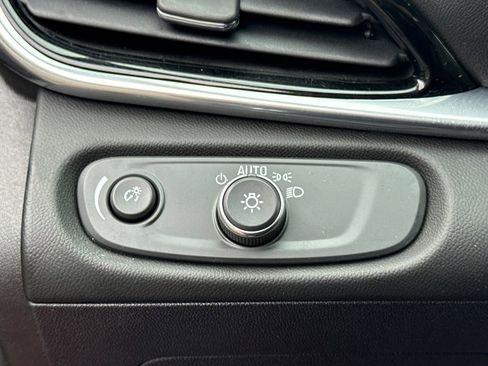 Used 2018 Chevrolet Volt Premier w/ Driver Confidence Package image 25