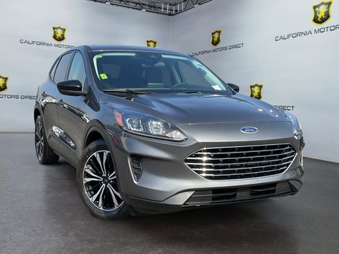 Used 2022 Ford Escape SE w/ SE Sport Appearance Package FWD image 3