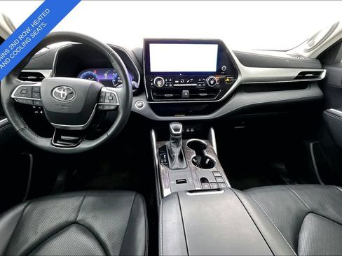 Used 2024 Toyota Highlander Platinum FWD image 18