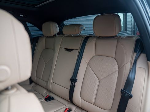 Certified 2025 Porsche Macan image 20