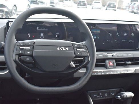 New 2025 Kia K4 LXS image 16