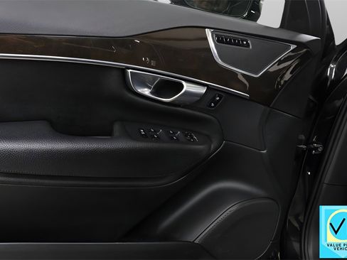 Used 2018 Volvo XC90 T5 Momentum w/ Convenience Package image 22